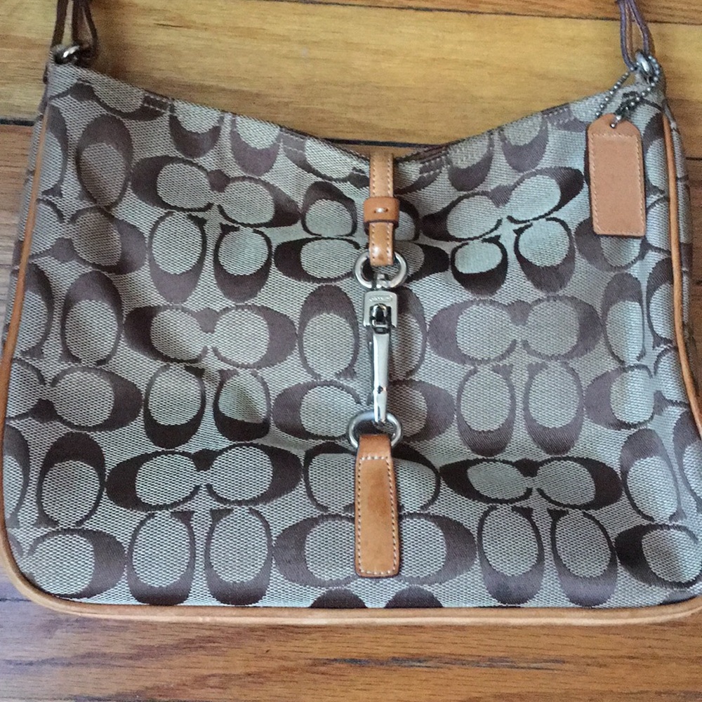 Coach authentic hand bag - Picture 2 of 7